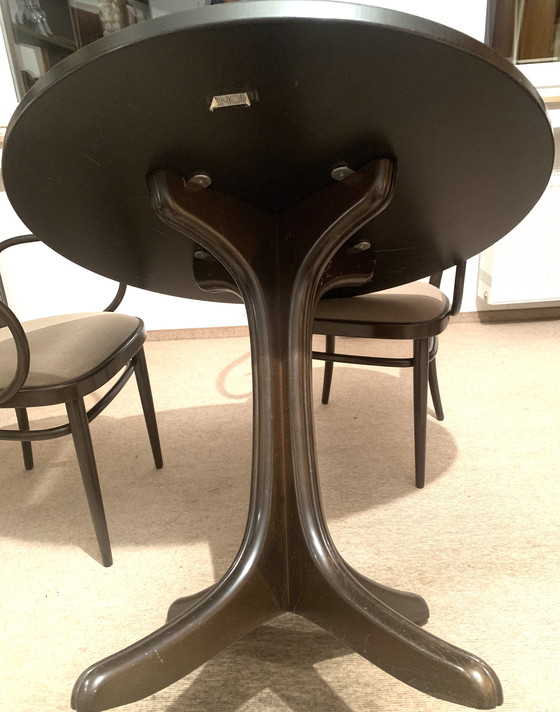 Image 1 of Tavolo rotondo Thonet 90 con 3 sedie, legno vintage di metà secolo