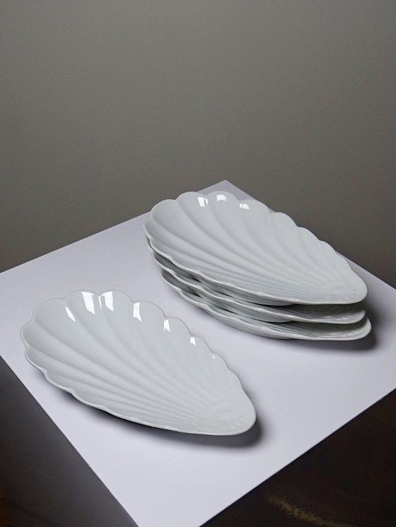 Image 1 of 4 piatti vintage in porcellana bianca di Limoges in stile rococò con conchiglie