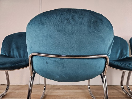 Image 1 of Quattro sedie tubolari degli anni '70 rivestite in velluto blu
