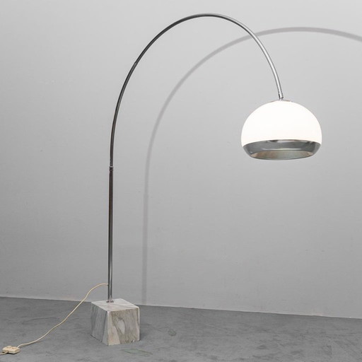 LAMPADA DA TERRA AD ARCO HARVEY GUZZINI ANNI '70 VINTAGE MODERNARIATO