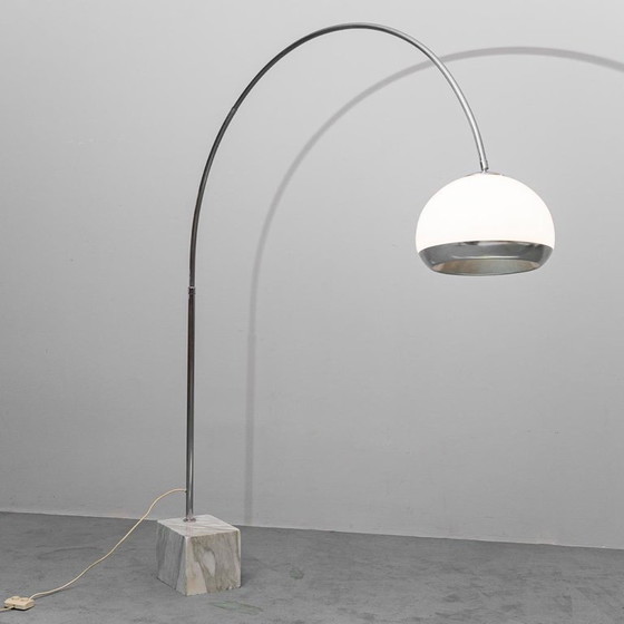 Image 1 of LAMPADA DA TERRA AD ARCO HARVEY GUZZINI ANNI '70 VINTAGE MODERNARIATO