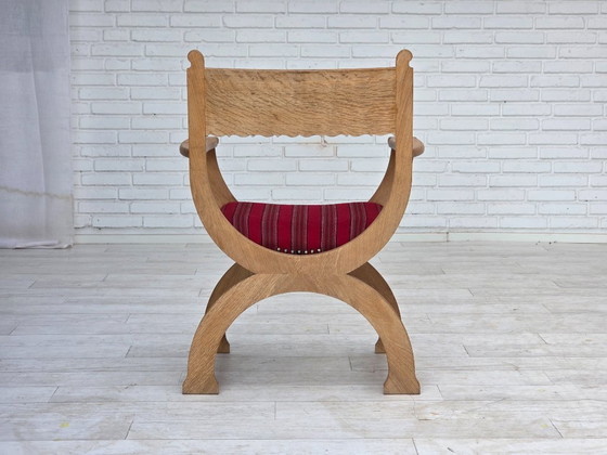 Image 1 of 1970, fauteuil danois, laine d'ameublement rouge d'origine, bois de chêne massif.