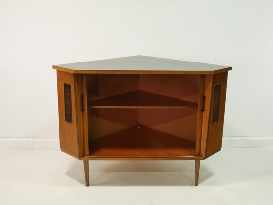 Image 1 of Vintage hoekkast / tv-meubel, walnootfineer, jaren 60, Mid Century, Duitsland