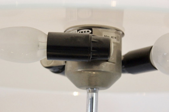 Lampada da tavolo in acciaio e vetro lattimo di Ikea, Lampade da tavolo, polished steel, Cromo, Nero (foto 4 di 9)