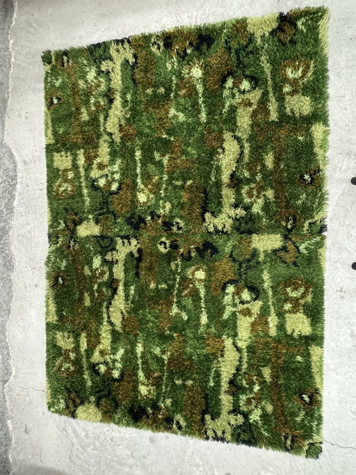 Vintage design BAJONG hoogpolig shaggy tapijt in groene camouflagetinten, Nederland jaren 70 – vloerkleden en tapijten, Wool