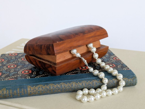 Caja de baratijas antigua de madera de tuya, Marruecos, con tapa abatible. – Objetos decorativos, Wood (photo 12 of 13)
