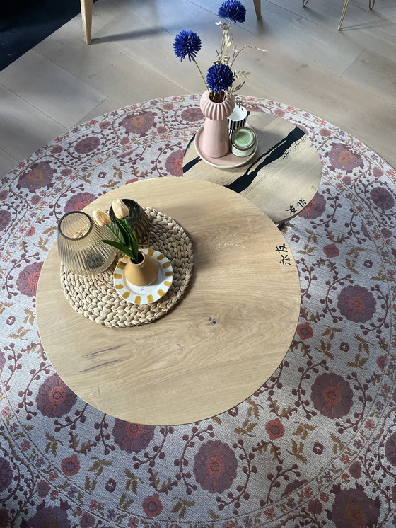 Image 1 of Eikenhouten bijzet tafels 2 stuks