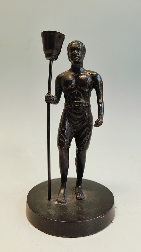 Image 1 of Antiker Kerzenständer des starken dunklen Mannes Ethnographisch