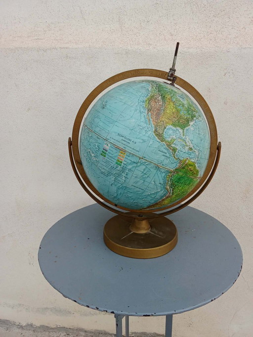 Vintage globe – Scan-Globe A/S world map (Denmark)