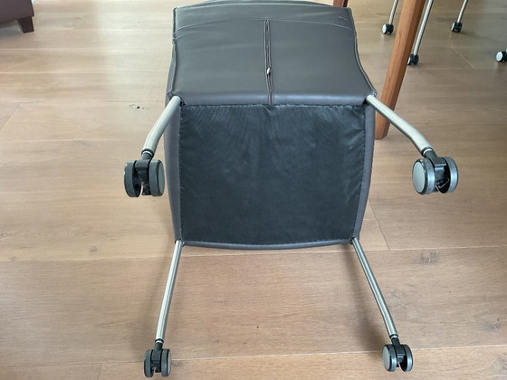8 modèles en cuir de série Amra avec jantes à vendre – Design on Stock, Chaises de salle à manger, Leather (photo 4 of 5)
