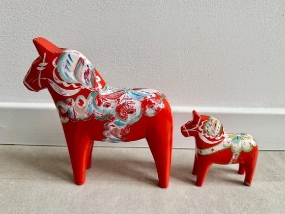 2x Vintage Swedish Red Wooden Dala Horses – Decorative Objects (photo 4 of 10)