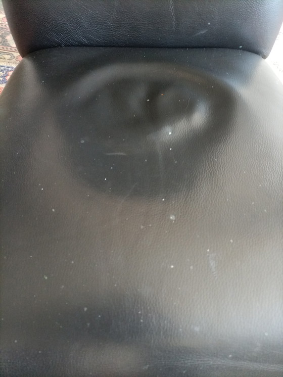 Image 1 of collection de chaises pivotantes en cuir