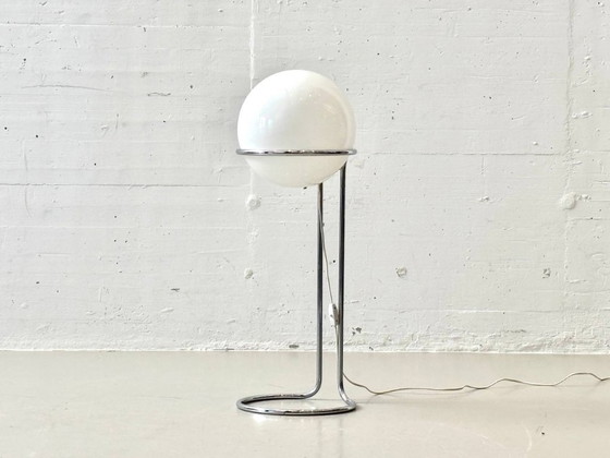 Image 1 of Lampadaire de style Space Age avec globe en verre opale et structure chromée, années 1970