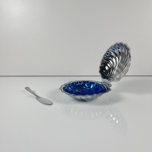 Beurrier coquillage en métal et insert bleu, 1970 avec couteau