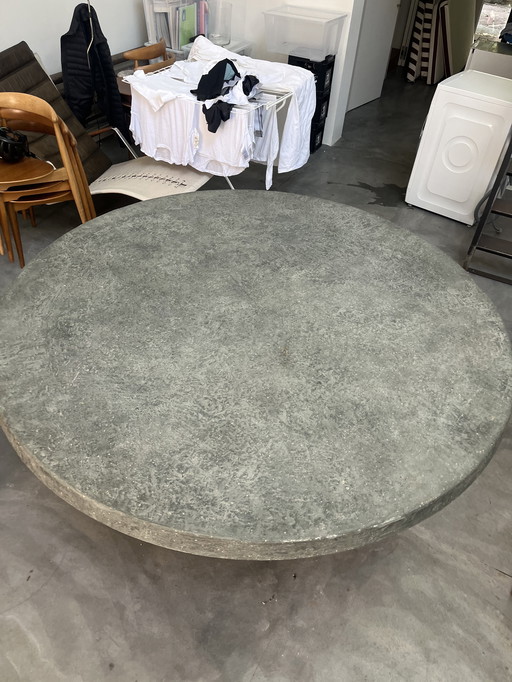 Round table