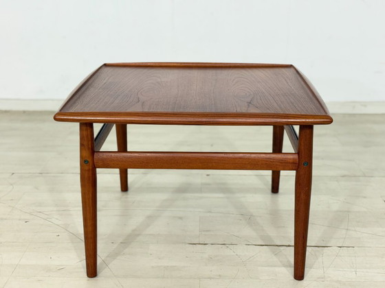 Table d'appoint danoise design milieu du siècle / Table basse en teck / Table d'appoint années 1960 / Table (photo 2 of 10)