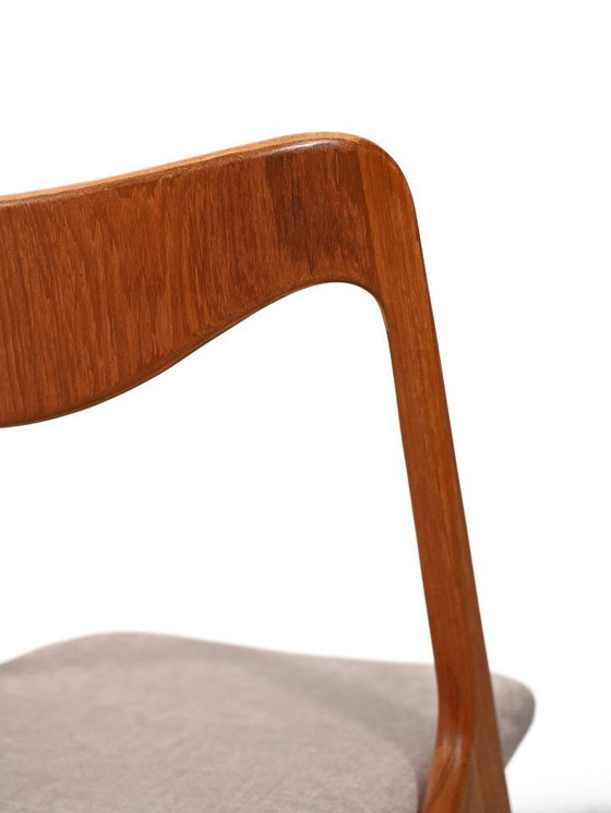 Image 1 of Ensemble de quatre chaises de salle à manger suédoises « Storken ».