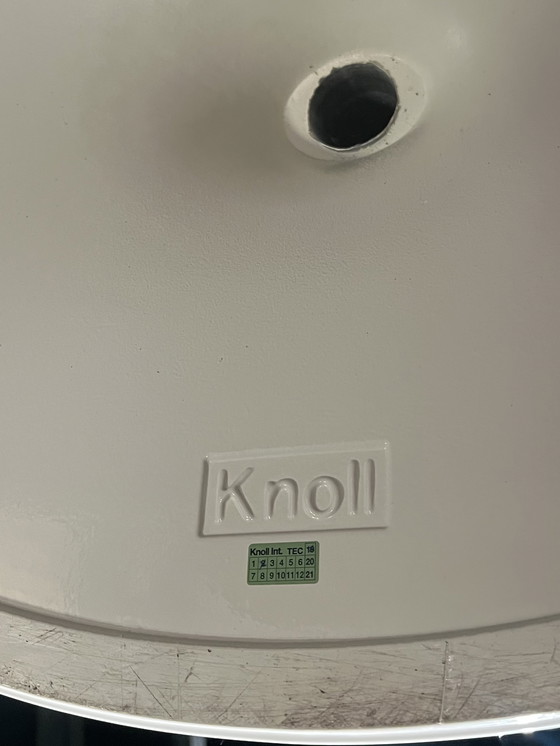 Image 1 of Table tulipe Knoll Saarinen Rosso Rubino