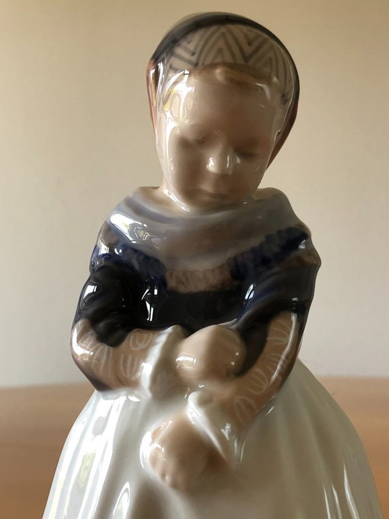 Royal Copenhagen - Amager Girl - Model1251 – Decoratieve objecten, Porcelain (photo 5 of 7)