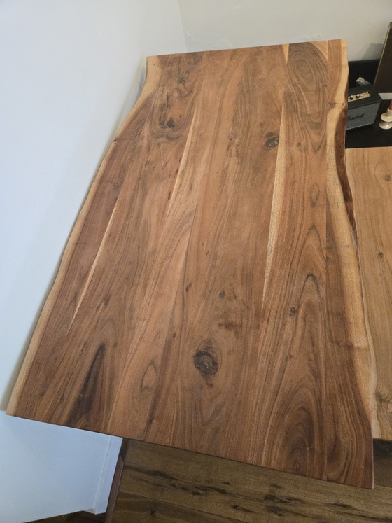 Mesa de comedor de madera con borde natural y banco a juego. – Sohome, Conjuntos de comedor, Wood (photo 6 of 6)