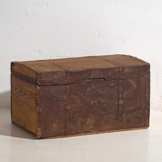 Small antique trunk in pine wood – Central Europe, circa 1900 – Decorative Objects, Iron, Rustic (photo 5 of 16)