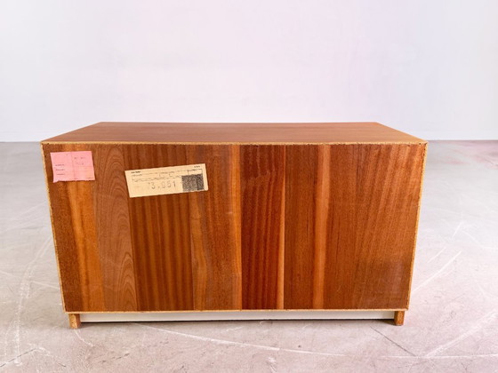 Image 1 of Credenza originale di metà secolo WK Möbel cassettiera bassa in teak