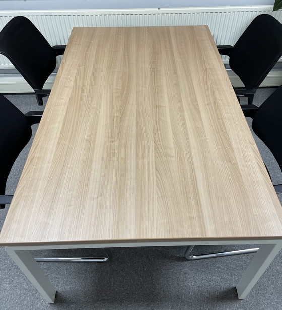 Image 1 of Vergadertafel met 4 Giersbergen stoelen 