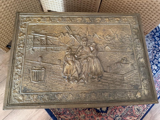 Messing-Aufbewahrungstruhe mit Relief holländischer Szenen, Aufbewahrungsschrank, Holz, Gold, Vintage (Foto 10 von 13)