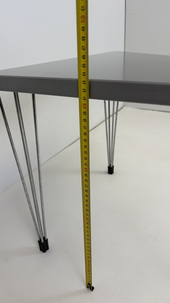 Image 1 of Deens design Space Age eighties grijze Pin Age bijzettafel chromen pootjes