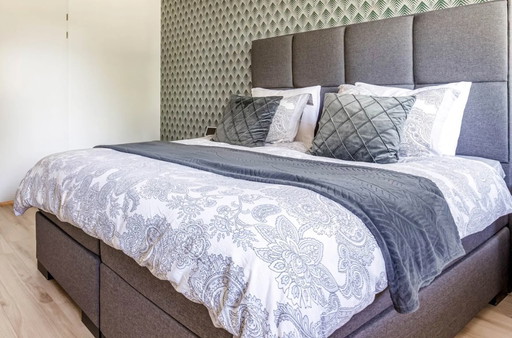 BED / BOXSPRING (SWISS SENSE)