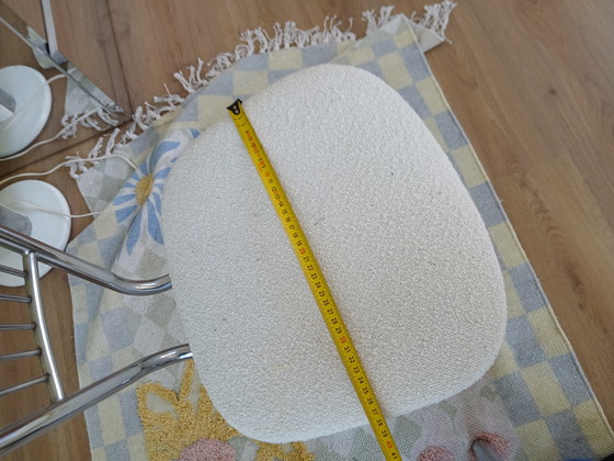 Image 1 of Vier rvs stoelen met boucle stof