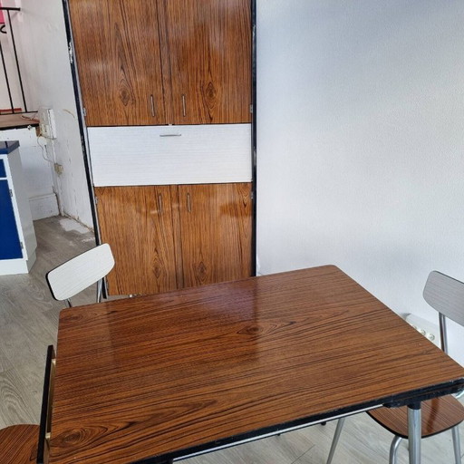 ensemble formica table, chaises, tabourets, buffet