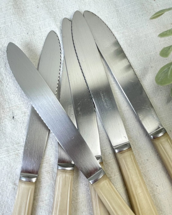 6 couteaux vintage en Bakélite ivoire France – Accessoires de table (photo 4 of 14)