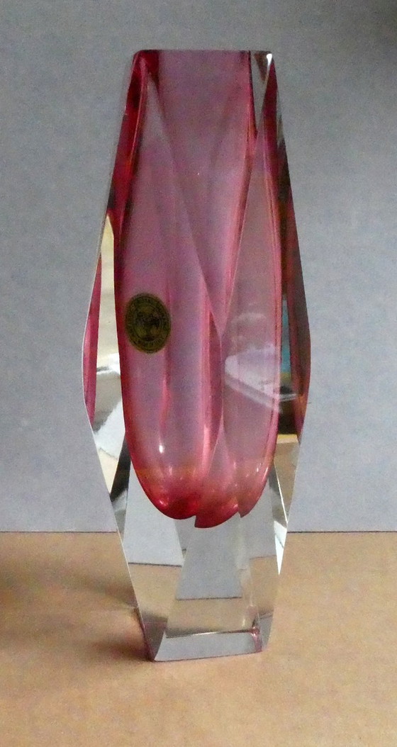 Image 1 of Vase aus Murano Glas, Überfangglas, facettiert geschliffen, mit Label, Italien 1960er
