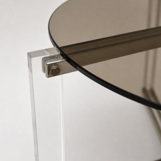 Image 1 of Table basse ronde vintage en verre fumé et plexiglas – années 1970