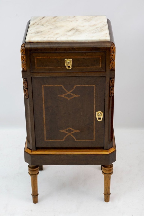 Image 1 of Paire de tables de chevet Liberty en thuya Briar et marbre rose du Portugal, années 20