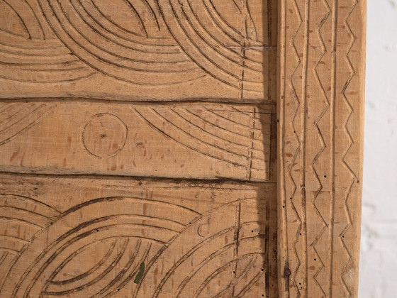 Antieke volksgesneden kist van grenenhout – Centraal-Europa, circa 1850 – Opbergkast, Rustic (photo 26 of 40)