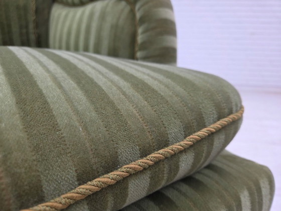 Image 1 of Deense tweezitsbank uit de jaren 50, groen meubelvelours, beukenhout.