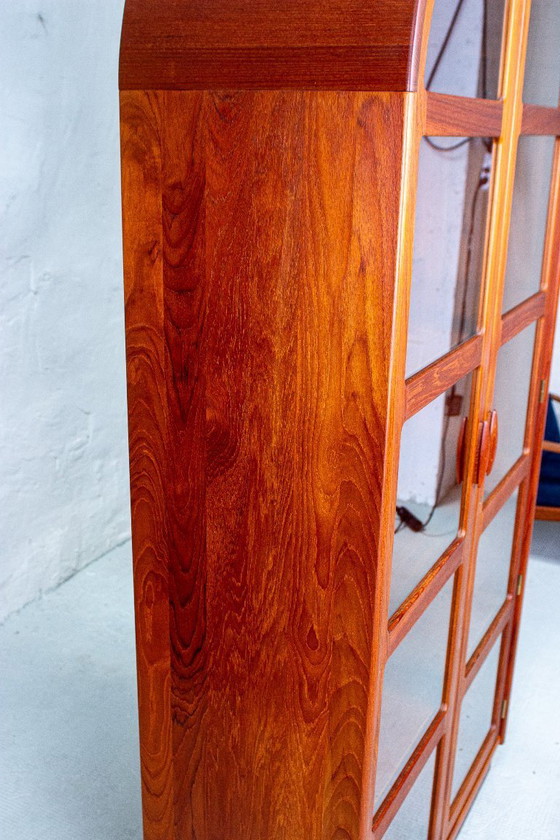 Image 1 of Vintage teakhouten vitrinekast/hoge kast, Dyrlund Deense ladekast, midden 20e eeuw