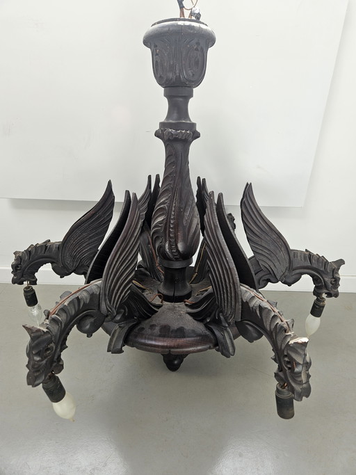Lampadario gotico antico in rovere a 6 bracci