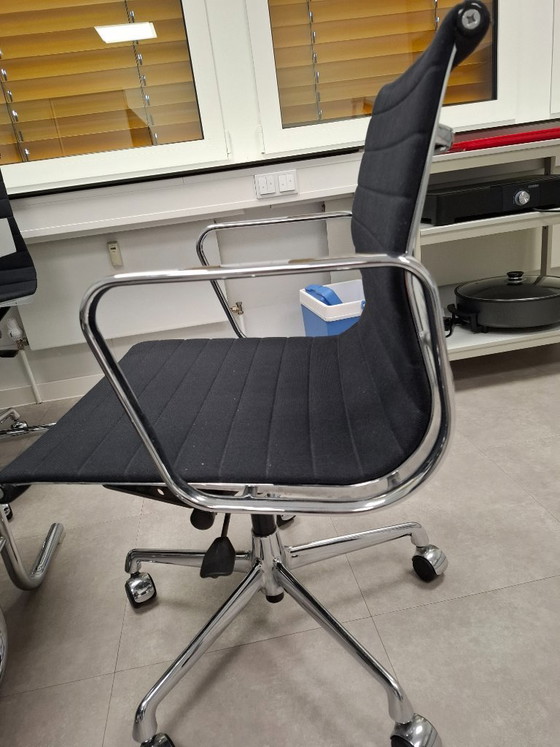 Image 1 of Vitra EA 117 (7 unidades disponibles)
