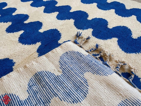 Tapis Marocain Ondulé Bleu Cobalt & Ivoire | Tapis Rayé Fait Main | Tapis Berbère en Laine - 180 x 270 cm (photo 4 of 6)