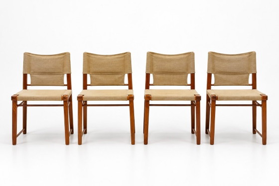 Lot de quatre chaises de salle à manger italiennes en bois avec revêtement en toile, années 1970 – Wood (photo 4 of 8)