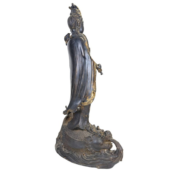 Een groot Oost-Aziatisch Guanyin beeld uit de eerste helft van de 20e eeuw – Beeldhouwkunst, Bronze (photo 6 of 10)