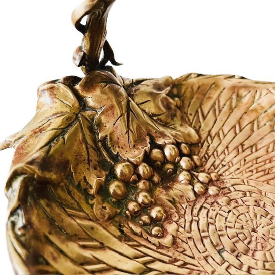 Image 1 of Bol ancien en laiton de style Art nouveau, orné de feuilles de vigne tressées, années 1900