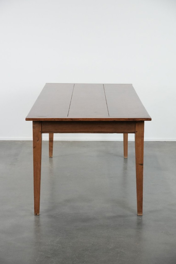 Image 1 of Charmanter alter französischer Esstisch aus Kirschholz mit zwei Schubladen