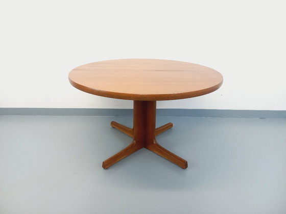 Image 1 of Table à manger ronde scandinave vintage en teck des années 60 avec rallonges
