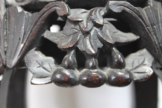 Image 1 of Espositore cinese con inserto in marmo