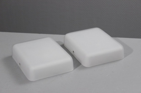 Image 1 of Een paar wandlampen van mat glas, model "IJsland", vintage Habitat, jaren 90.