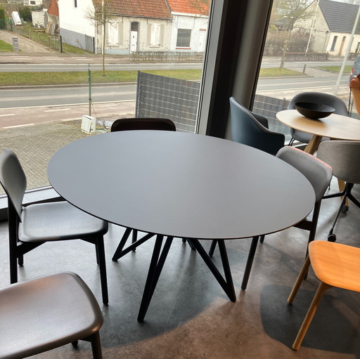 Studio Henk Butterfly dining table - Ø140